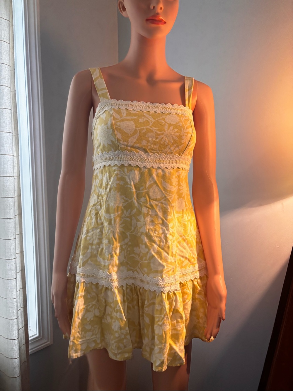 Francesca's Collections Yellow and White Floral Mini Dress